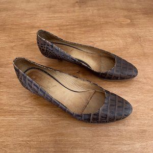 tapeet by vicini kitten heel pump • brown crocodile leather • sz 39.5 (fits 9) •